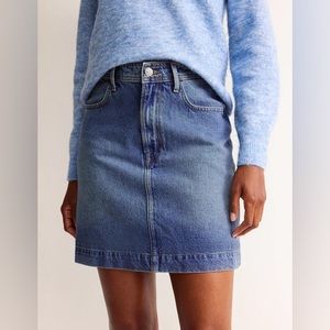 Boden denim skirt. NWT. 20-22.